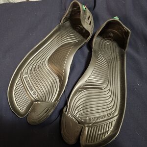 Black Split-Toe Shoes